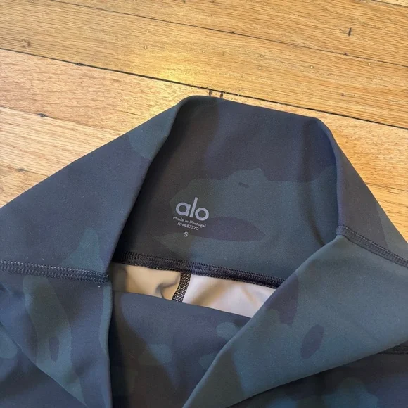 Alo Yoga High Waisted Camo Vapor Leggings - Picture 2 of 3